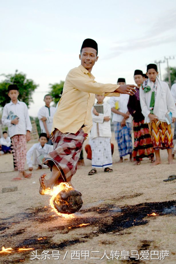 如果足球是燃烧的，那踢球者是什么样的体检？有人这么做了