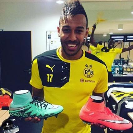 半场结束和梅西换球衣,半场五子登科梅西