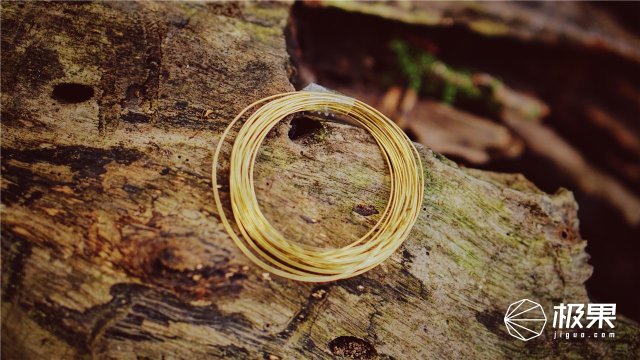 这盒子还没手掌大，里面的工具却比工具箱还全，野外保命全靠它