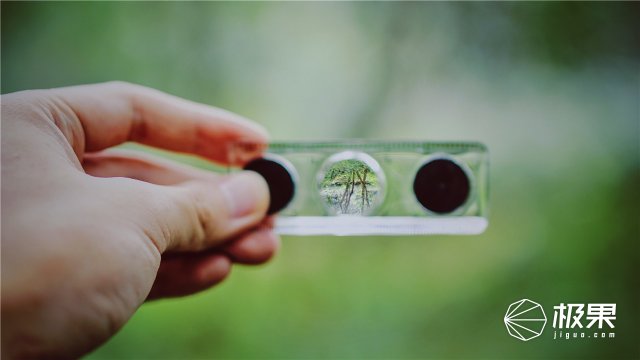 这盒子还没手掌大，里面的工具却比工具箱还全，野外保命全靠它