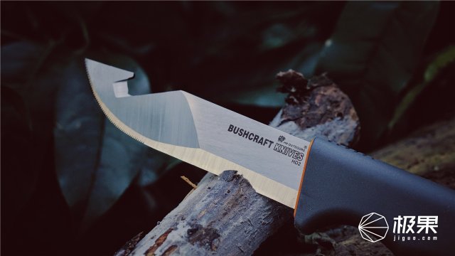 这盒子还没手掌大，里面的工具却比工具箱还全，野外保命全靠它