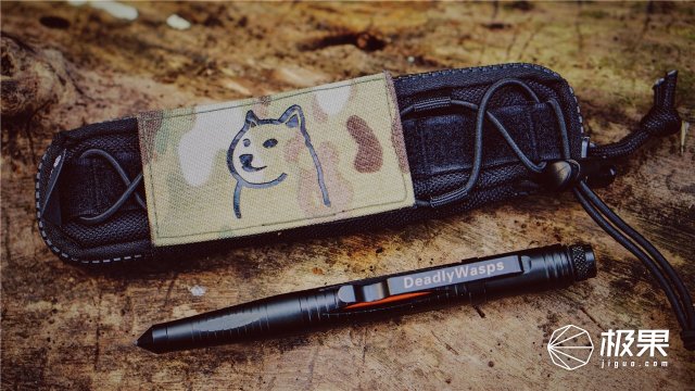 这盒子还没手掌大，里面的工具却比工具箱还全，野外保命全靠它