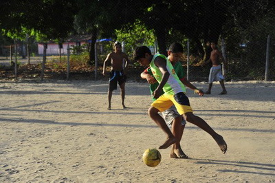 一定要打篮球吗踢足球不行吗,踢足球的去打篮球有什么感受