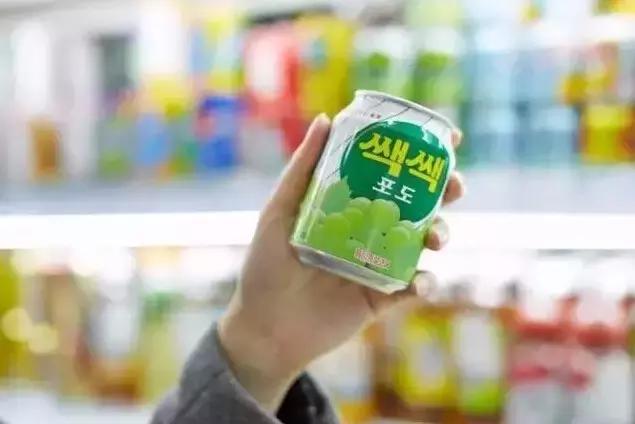 韩国小姐姐吃零食不露脸 (韩国75岁老奶奶买零食)