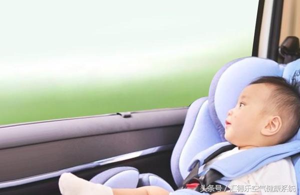 宝宝不愿意坐车有什么办法,宝宝不爱抱着喝奶怎么办