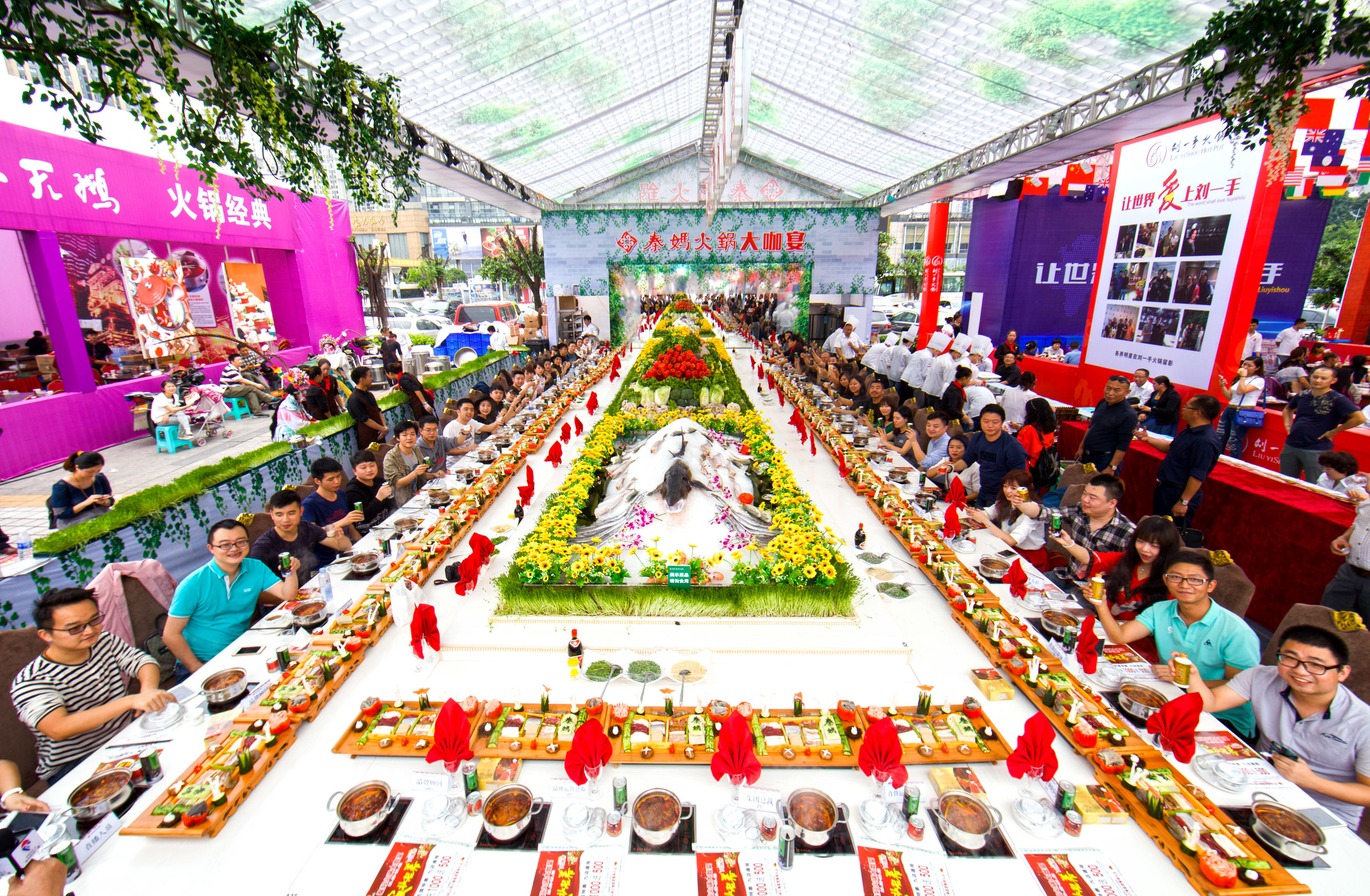 秦妈火锅大桌,重庆火锅最新菜品秦妈火锅