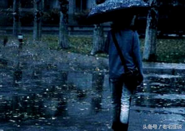 被拐来的疯女人吃了丈夫心脏，被逼死后四个爷们去埋，却再没回来