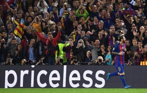 半场结束和梅西换球衣,半场五子登科梅西