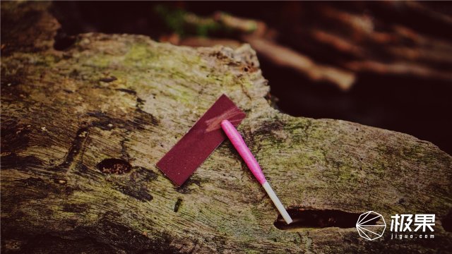 这盒子还没手掌大，里面的工具却比工具箱还全，野外保命全靠它