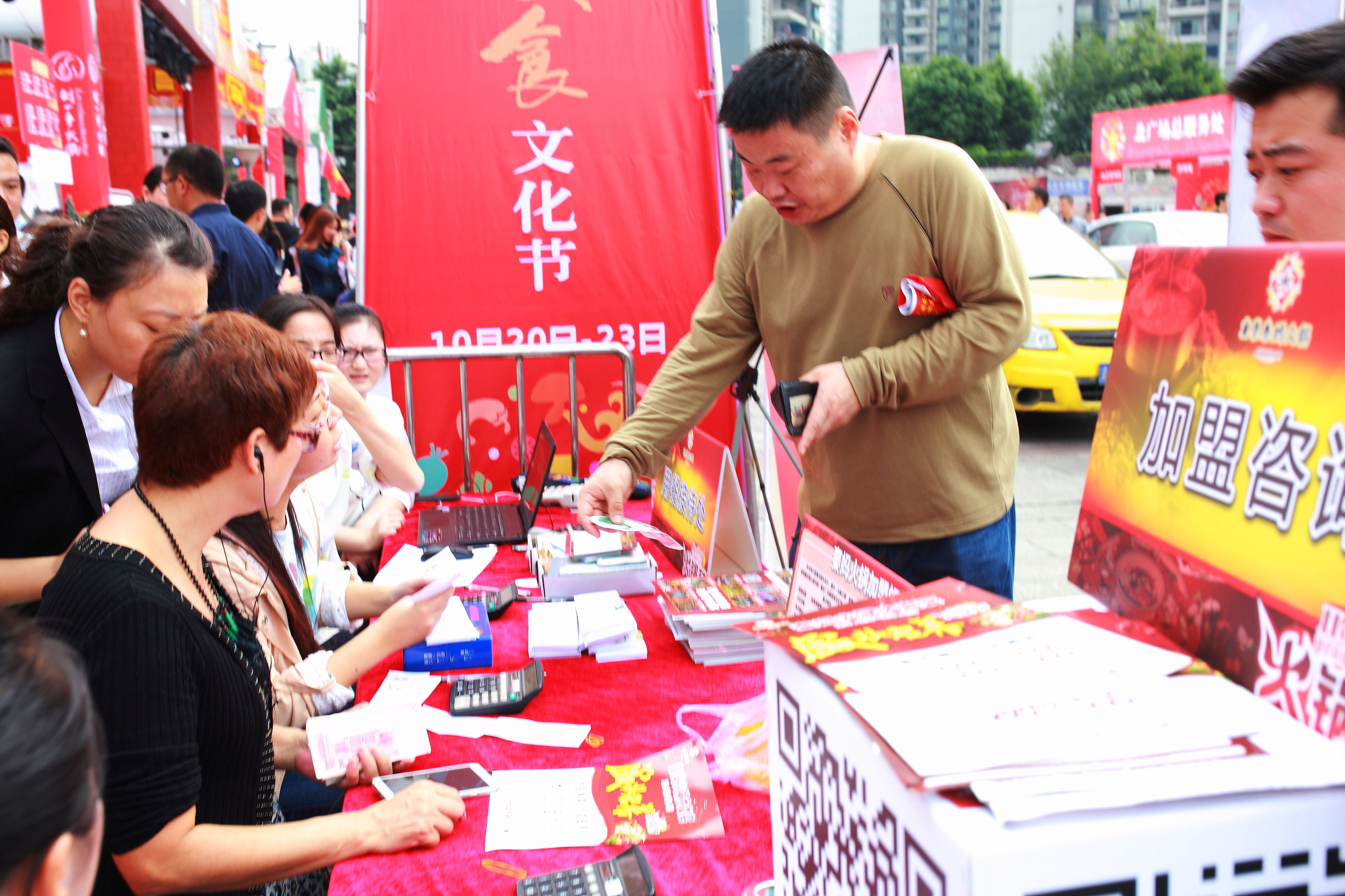 秦妈火锅大桌,重庆火锅最新菜品秦妈火锅