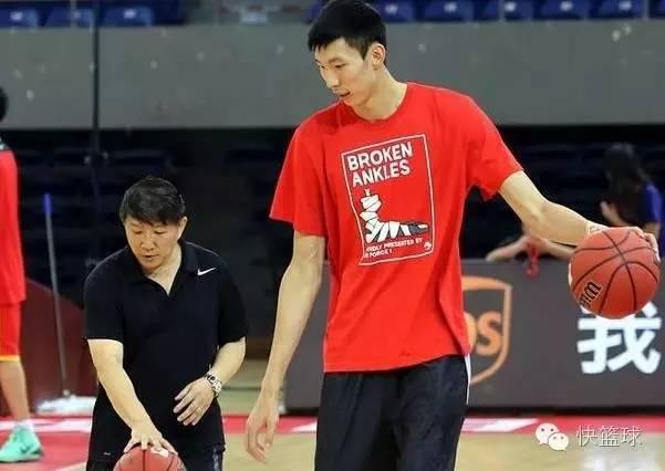 宫鲁鸣临危受命之路,宫鲁鸣将继续担任中国男篮主教练