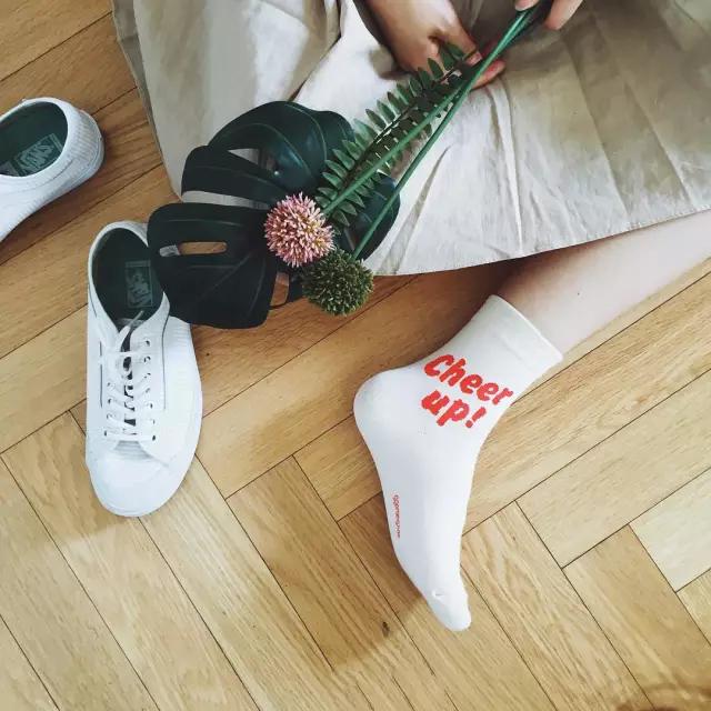 袜子要怎么搭配衣服,袜子正确搭配鞋子穿法