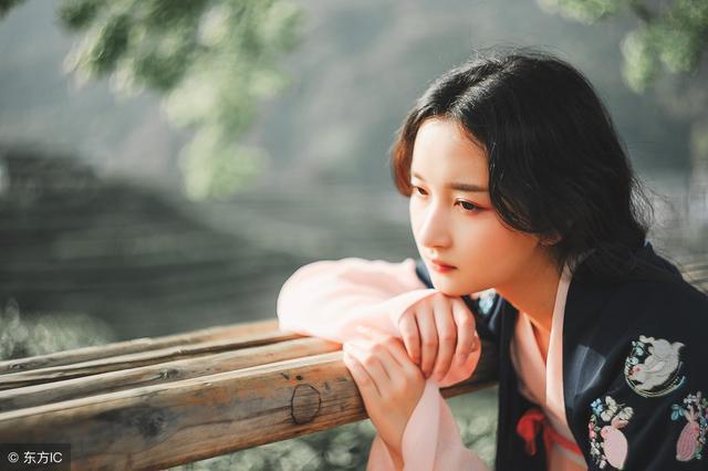 小说：她表面是新人艺人，实际上是顶级黑客，总裁却以为她是菜鸡