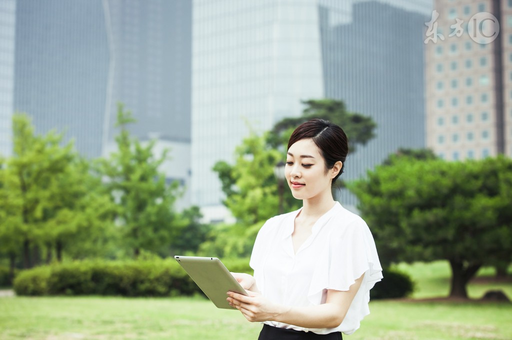 小说：贪睡少年被讽没出息，谁料他穿越到未来，科技强身变超人