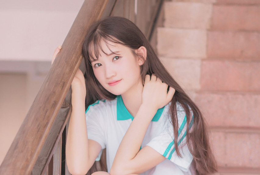 小说：她大清早就搞了这么一出，也幸亏他有极强的自控力能克制住