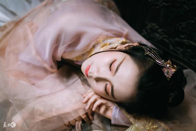 小说：相门贵女风姿绰约，小郡王*欲色**熏心，想吃天鹅肉