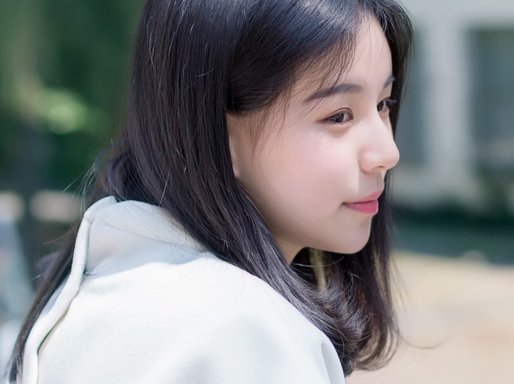 小说：女子被混混*戏调**，小伙霸气出击，单手将其扔飞吓瘫众人