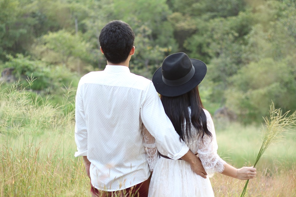 小说：一觉醒来，孩子全身发黄，他找年轻大夫救孩子，大夫：邪病