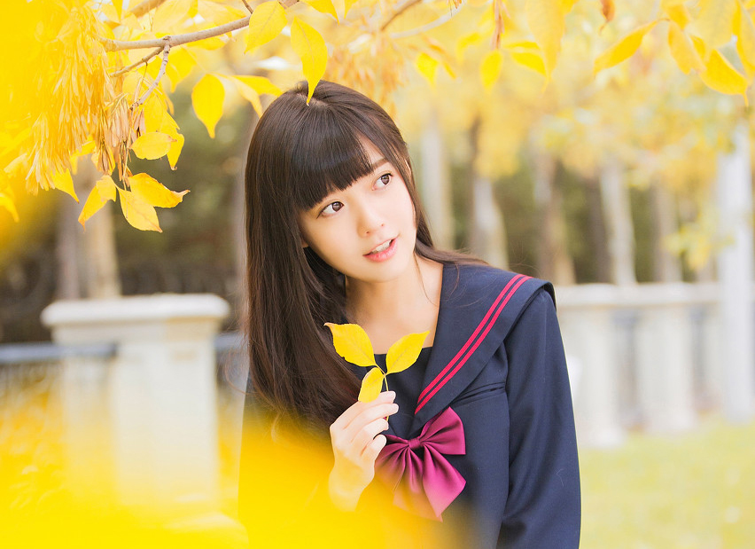 走路摔倒摔到男神怀里,走路撞到霸道总裁怀里