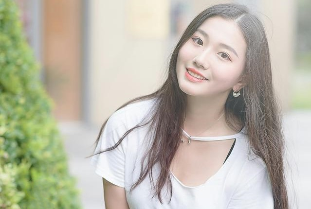 老人突发心脏病小伙及时抢救,老人突发心梗巧遇2名医护获救