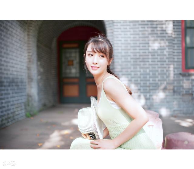 女主末世前大量囤物资,末世降临女主重生囤物资