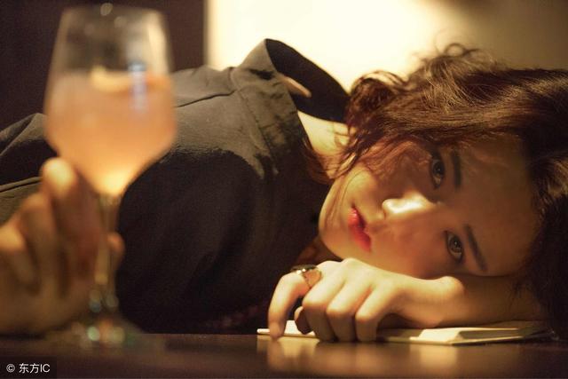 小说：太年轻不懂艺术？穷小子用医术证明自己，大师当场下跪拜师