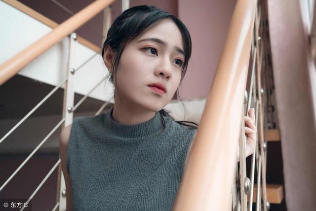 小说：空姐女友被富豪*养包**，他却无动于衷，旁人：真是个狠人！