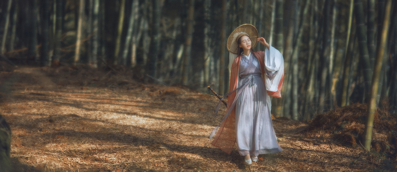 小说：圣宗使者降临，众人皆跪，唯有一少年傲然挺立