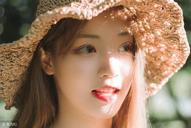 小说：古代百姓原来茶余饭后聊天，现在习惯通过光幕，看现代直播