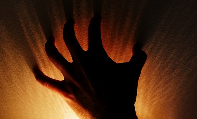 小说：父母关爱，事业有成的女子为何会跳楼自杀？真让人匪夷所思