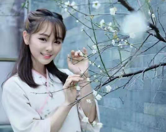 小说：她的荷包绣得像狗啃，王爷却视如珍宝贴身带