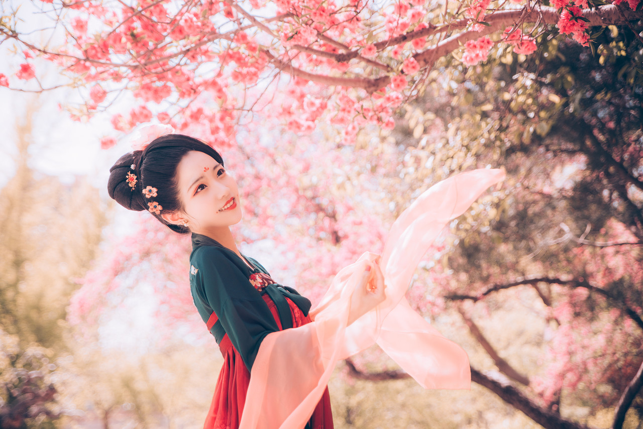 穿越女穿越到古代被当成仙女小说,女大学生穿越回古代小说