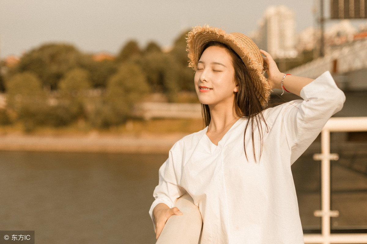 小说：昨夜帮过的女孩，请吃饭？穷小子赶到餐馆却有意外惊喜出现