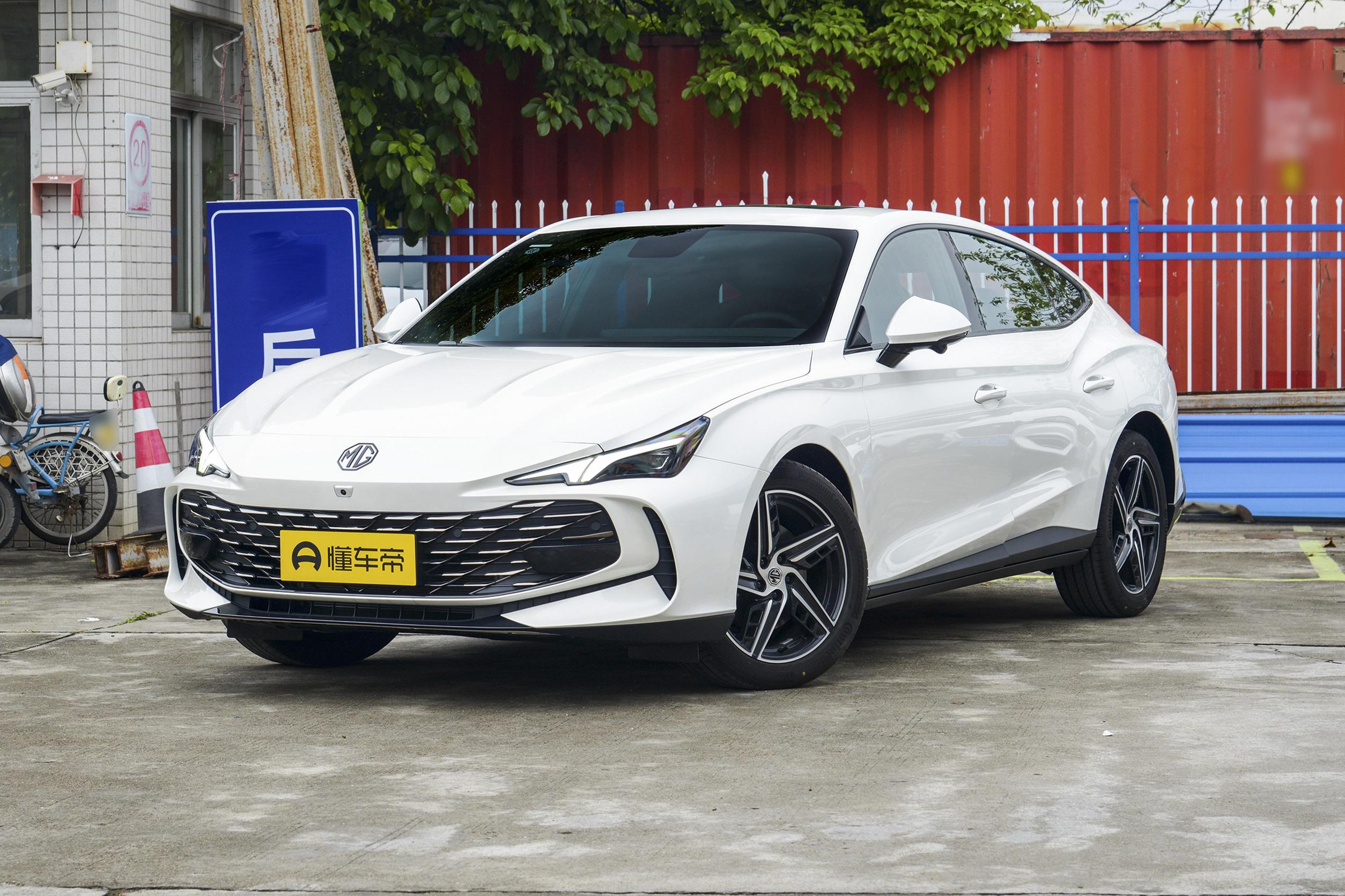 上汽名爵MG7：颜值高设计好，配1.5T涡轮增压引擎，适合家用代步