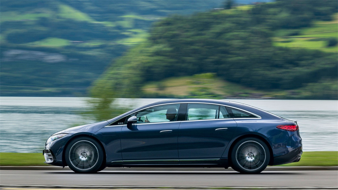 奔驰eqs纯电轿车价格与性能如何,奔驰eqs惊艳全场