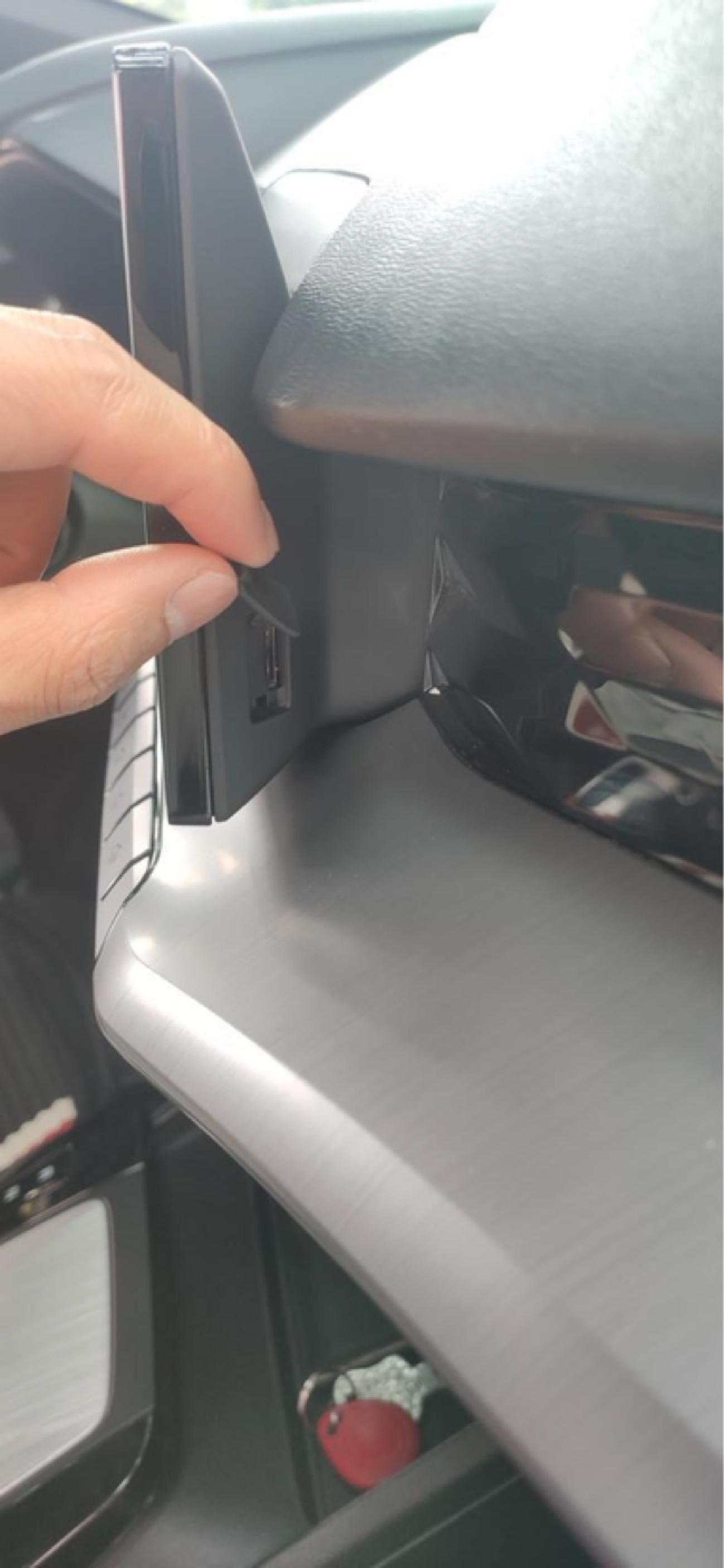 名爵5有没有一键升窗功能,名爵5车内按键功能介绍