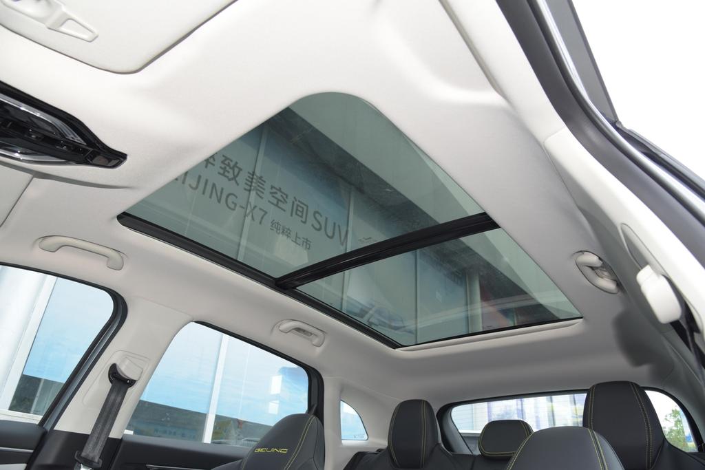 国产北汽魔方,一台新潮燃油车静态体验北汽魔方