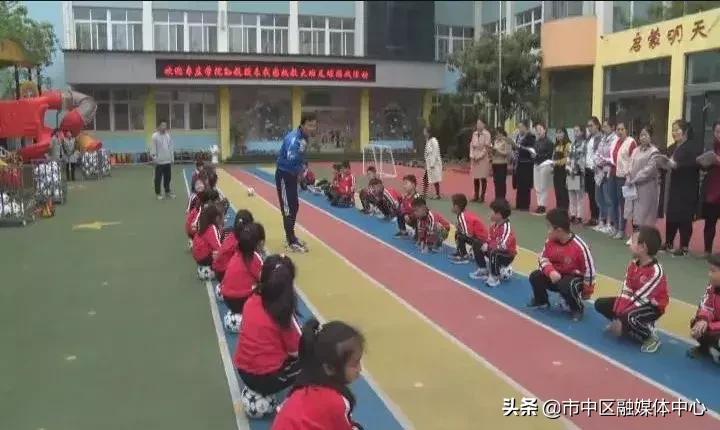 快乐足球幸福成长——市中区体育总会组织足球协会深入幼儿园开展足球公益培训活动