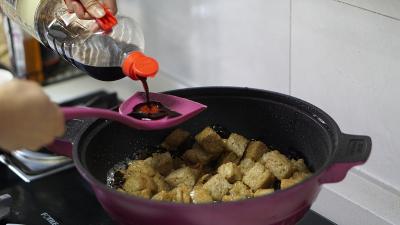 英国帝伯朗钛钻不粘锅，做一桌好菜，只需要这一口锅