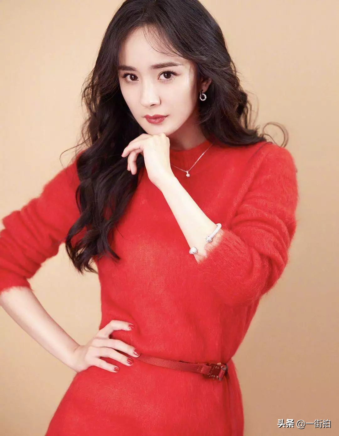 杨幂celine过膝靴,杨幂短裙长筒靴图片