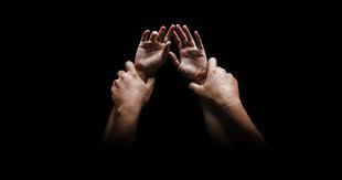 新加坡男子侵犯妻子8年获刑,新加坡男子持刀当街砍妻被制止