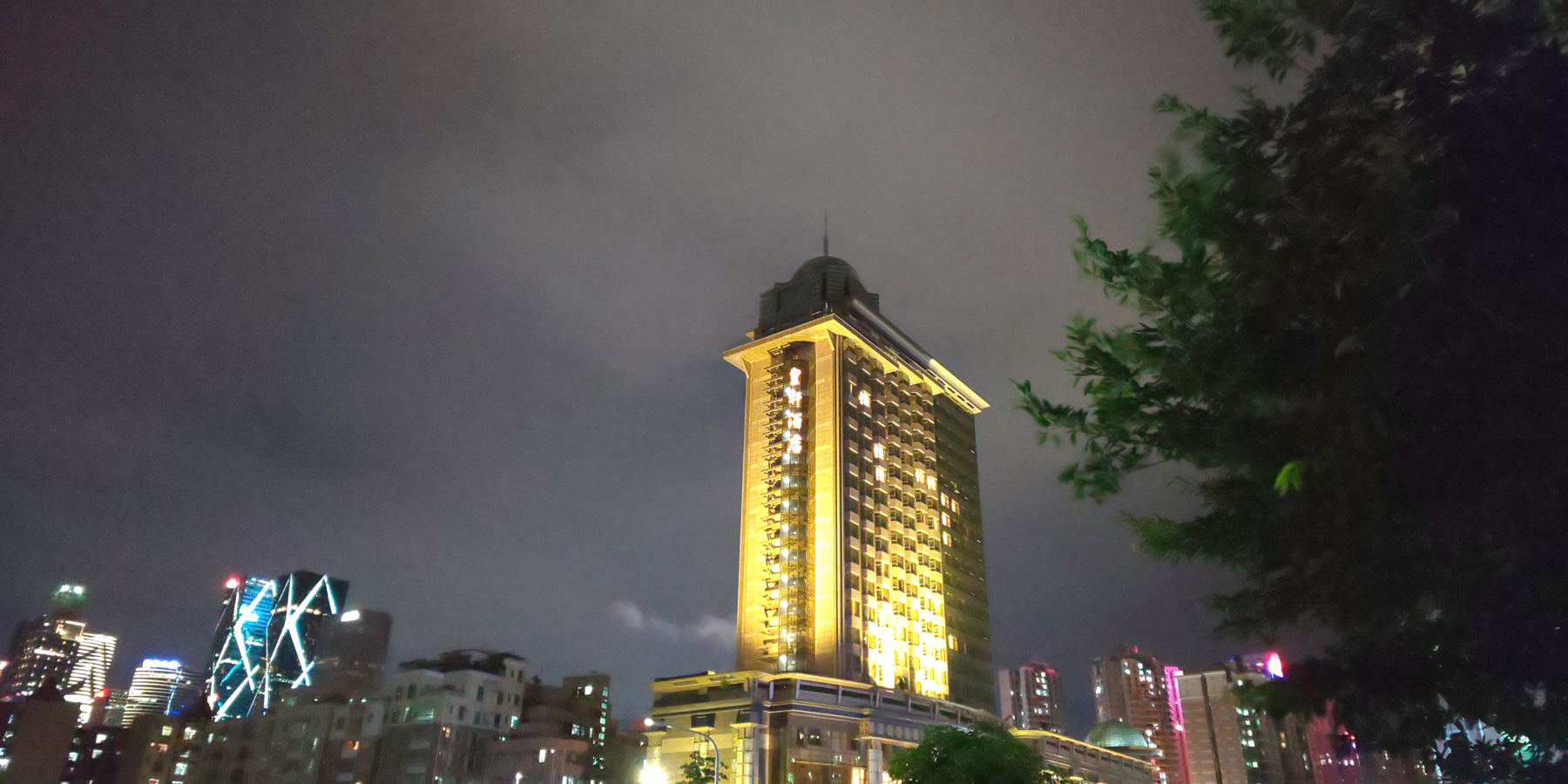 夏普R2：优秀的屏幕+大和民族审美设计