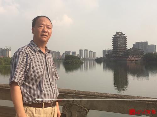 国机与二重的深沉凝望——评周闻道新著《重装突围》