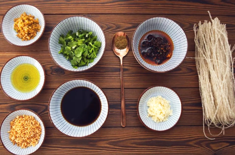 正宗重庆酸辣粉湿粉绝密配方,重庆天下第一份酸辣粉做法