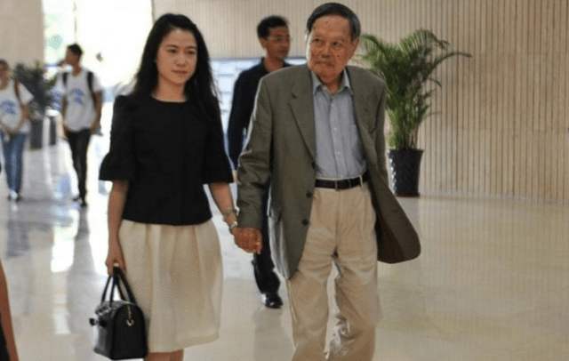 明玉海兰察怎么在一起,明玉我们约会吧