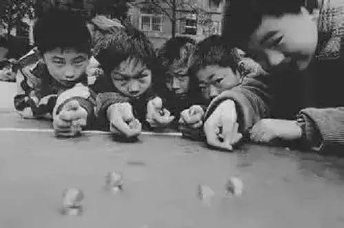 人越老越喜欢回忆过去,人一旦老了就特别爱回忆