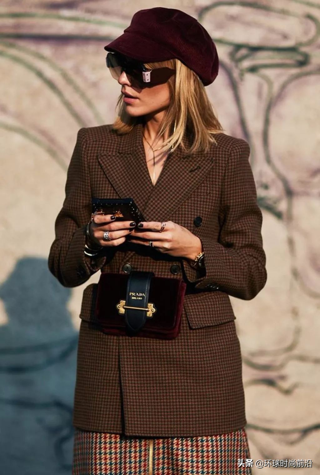 适合冬季脸大显脸小的帽子 (大圆脸适合什么帽子秋冬)