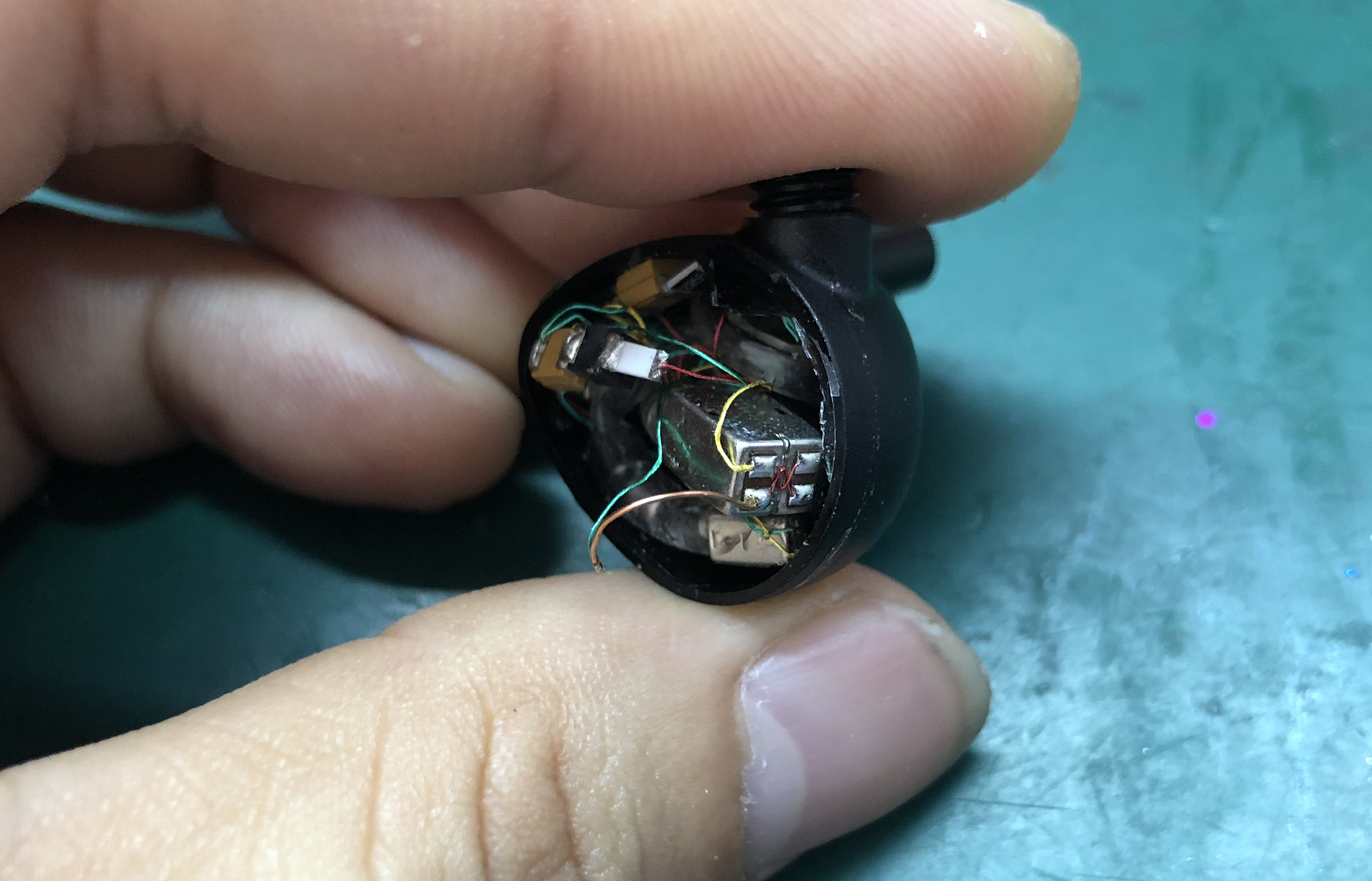 美国手工，艾利和JHROSIE动铁6单元耳机听感与偏音的拆解分析