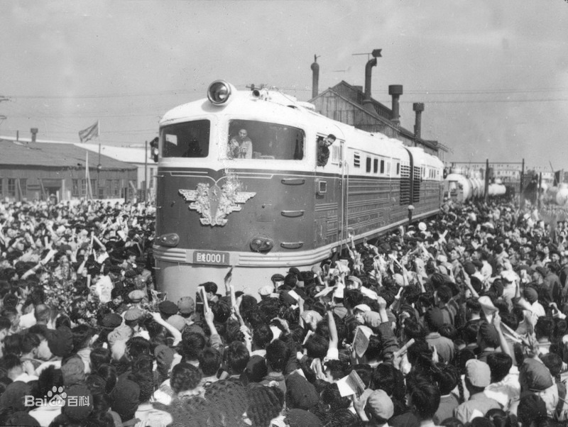 哭脸东风型内燃机车,东风内燃机车从哪一年诞生的