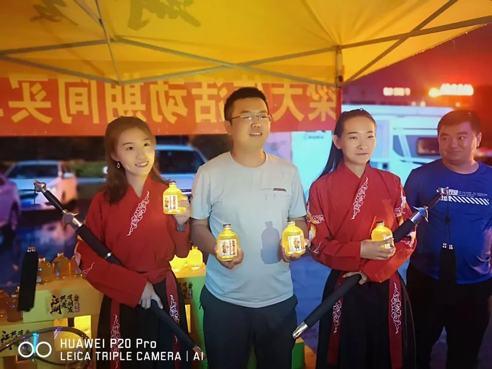 90后穷小子创业成功,穷小伙借2万创业4年赚1亿